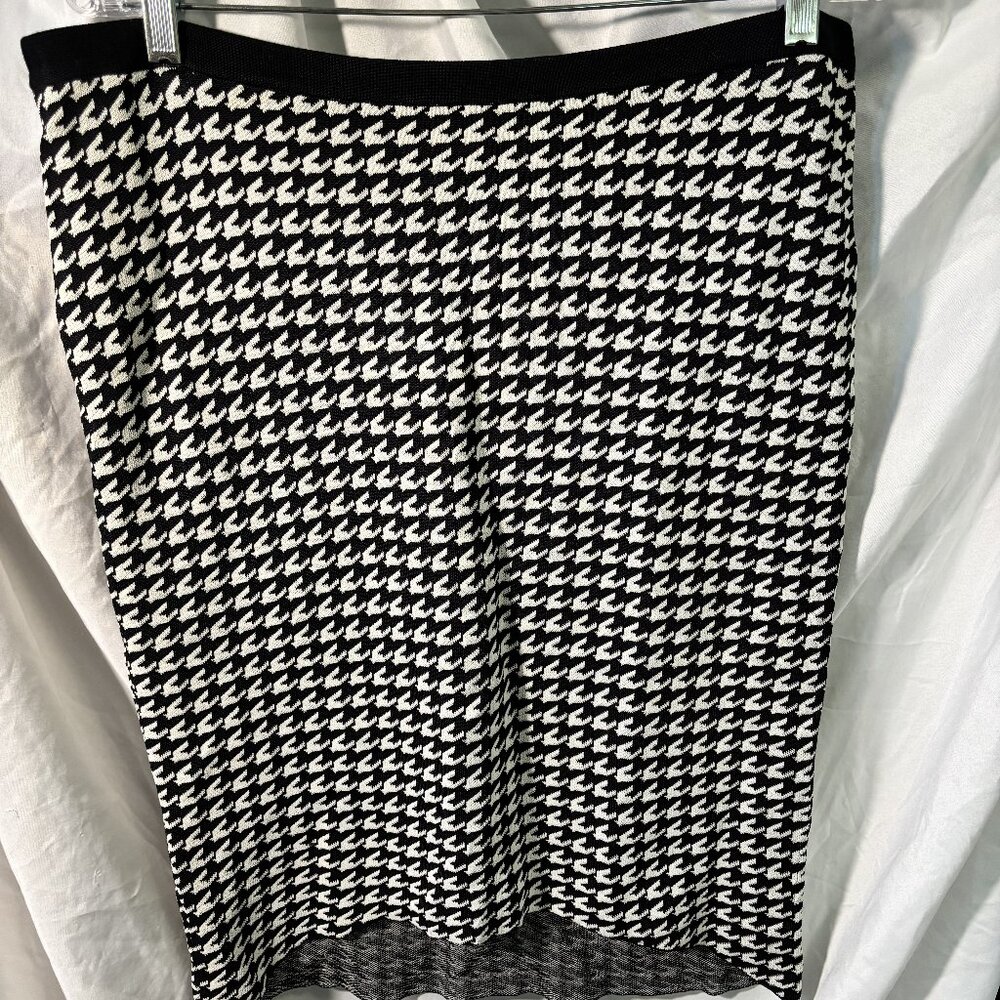 NWT Women's Elle Runway Collection Asymmetrical  Skirt Size Large